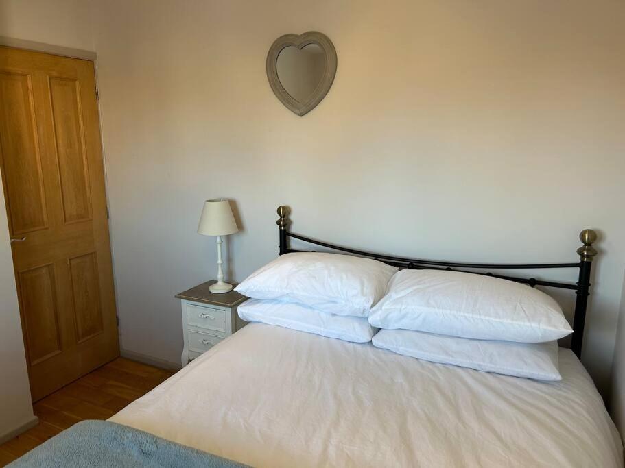 Cosy 2 Bed, Home From Home Haddenham  Ngoại thất bức ảnh